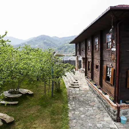 Ezmoce Koy Evi